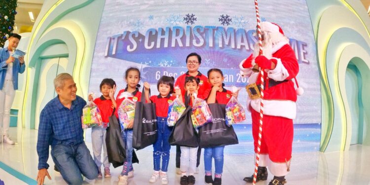 It’s Christmas Time! Mal Ciputra Jakarta Rayakan Natal Bersama Anak-Anak Panti Asuhan di Snow Playground dengan Suguhan Christmas Show 1 Mal Ciputra