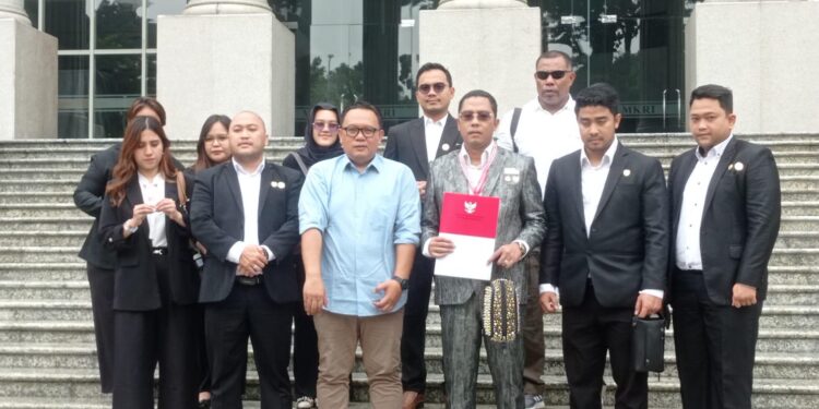 Dinilai Cacat Hukum, Paslon Nomor 02 Minta MK Batalkan Putusan KPU Kabupaten Tasikmalaya 1 Dinilai Cacat Hukum, Paslon Nomor 02 Minta MK Batalkan Putusan KPU Kabupaten Tasikmalaya