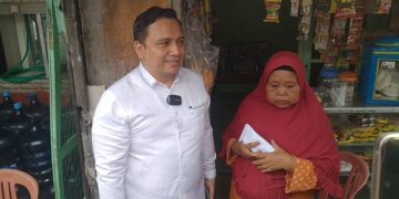 Tangis Haru Sariyah, Istri Pertama Pak Tarno, Saat Terima Bantuan dari Gus Miftah