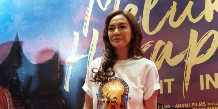 Demi Film Melukis Harapan di Langit India, Masayu Anastasia Rela Berdesakan Dengan Penggemar Amitabh Bachchan