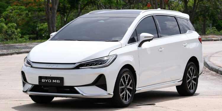 Simulasi Kredit BYD M6: Cicilan Mulai Rp 2 Jutaan per Bulan 1 byd