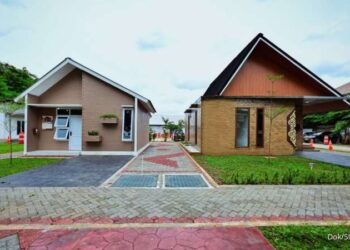 Kunjungi Rumah Contoh BataInterlockPresisi SIG,Pengembang Optimis Program 3Juta Rumah 3 PT Semen Indonesia (Persero)