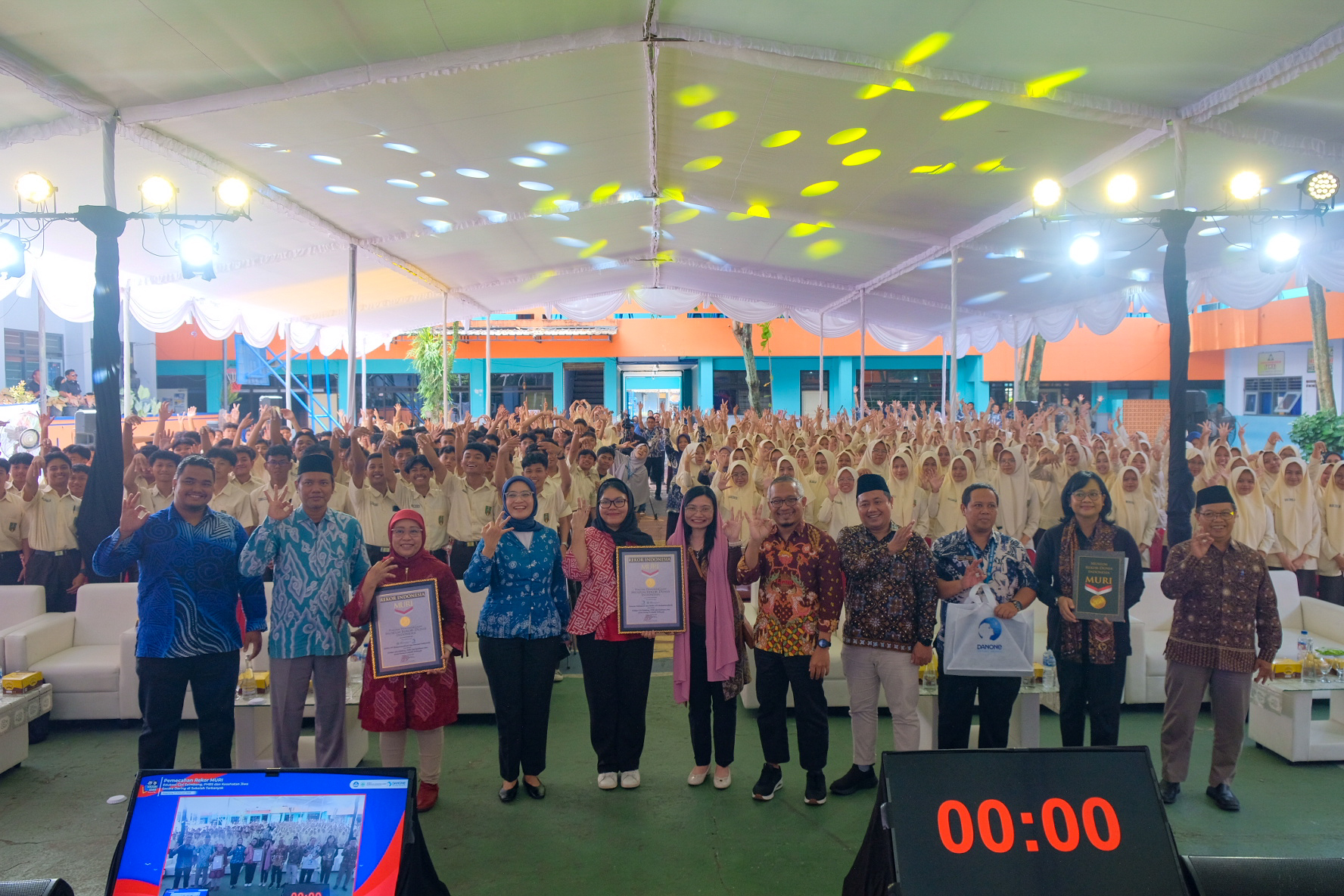Danone Indonesia dan MPKU PP Muhammadiyah Gelar Edukasi Akbar Sekolah Sehat untuk Tekan Angka Stunting Nasional 2 Foto 2 1 1 - Danone Indonesia dan MPKU PP Muhammadiyah Gelar Edukasi Akbar Sekolah Sehat untuk Tekan Angka Stunting Nasional