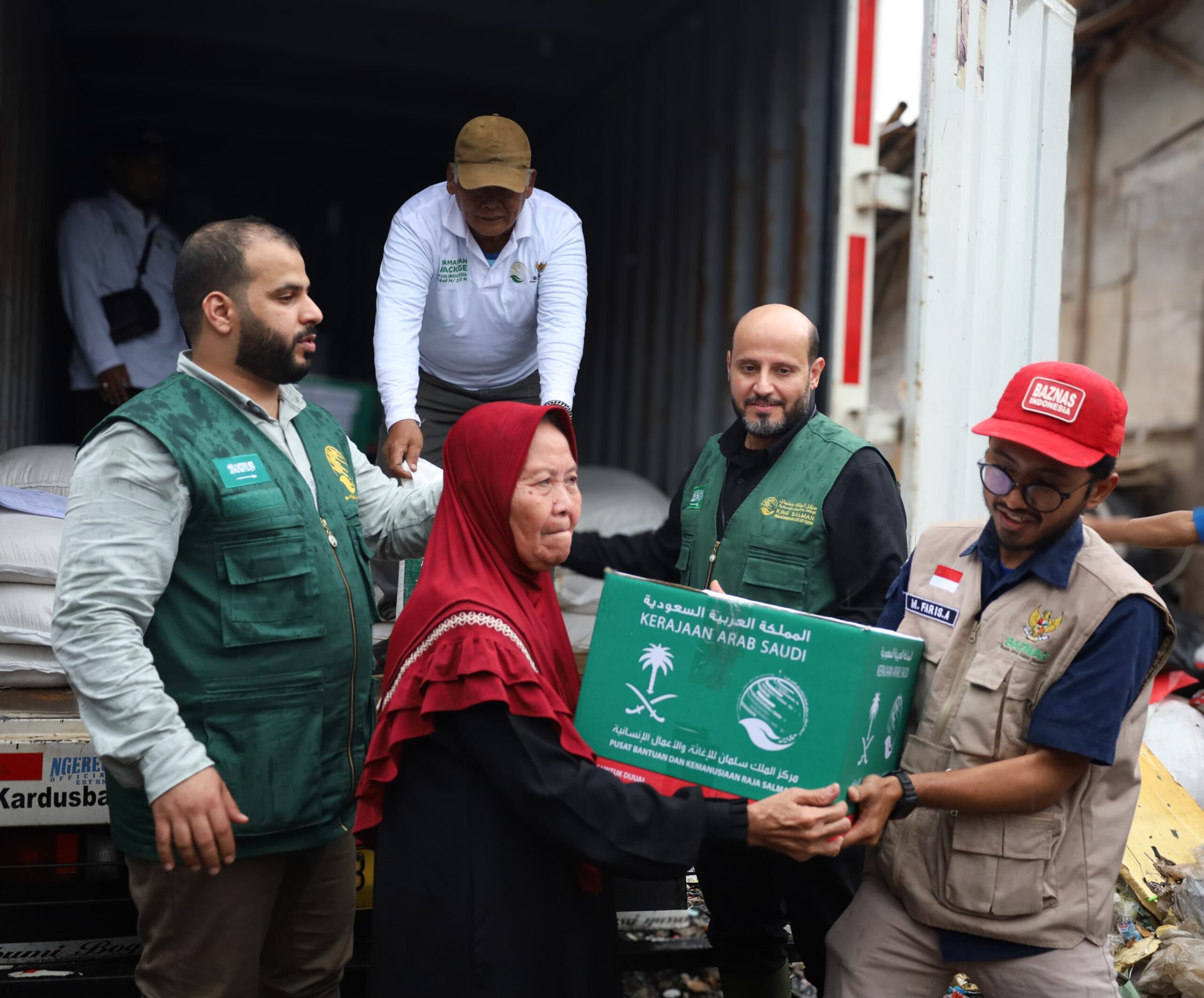 IMG 20250218 WA0004 scaled - BAZNAS dan KSrelief Salurkan Ribuan Paket Pangan Ramadhan ke Masyarakat yang Membutuhkan