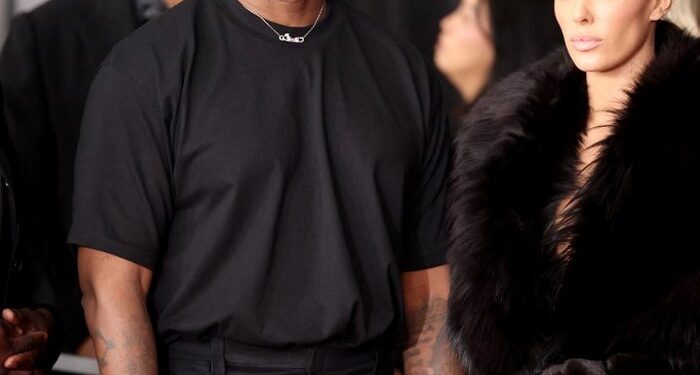 Grammy Awards 2025: Kehadiran Kanye West dan Bianca Censori Menjadi Sorotan, Tapi Ada Kejadian Tak Terduga! 1 kanye west