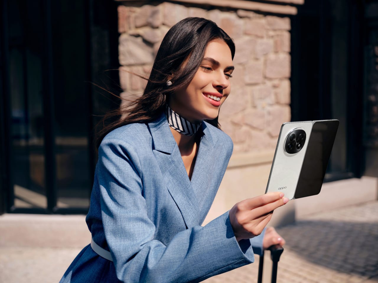 591c3406 b3ad 4191 ba53 b4afdda894e7 - Dirancang untuk Executives Berkelas: Nggak Perlu Lagi Pilih, Mau Foldable yang Tipis atau Tangguh? OPPO Find N5 Tawarkan Keduanya dalam Gaya Premium!