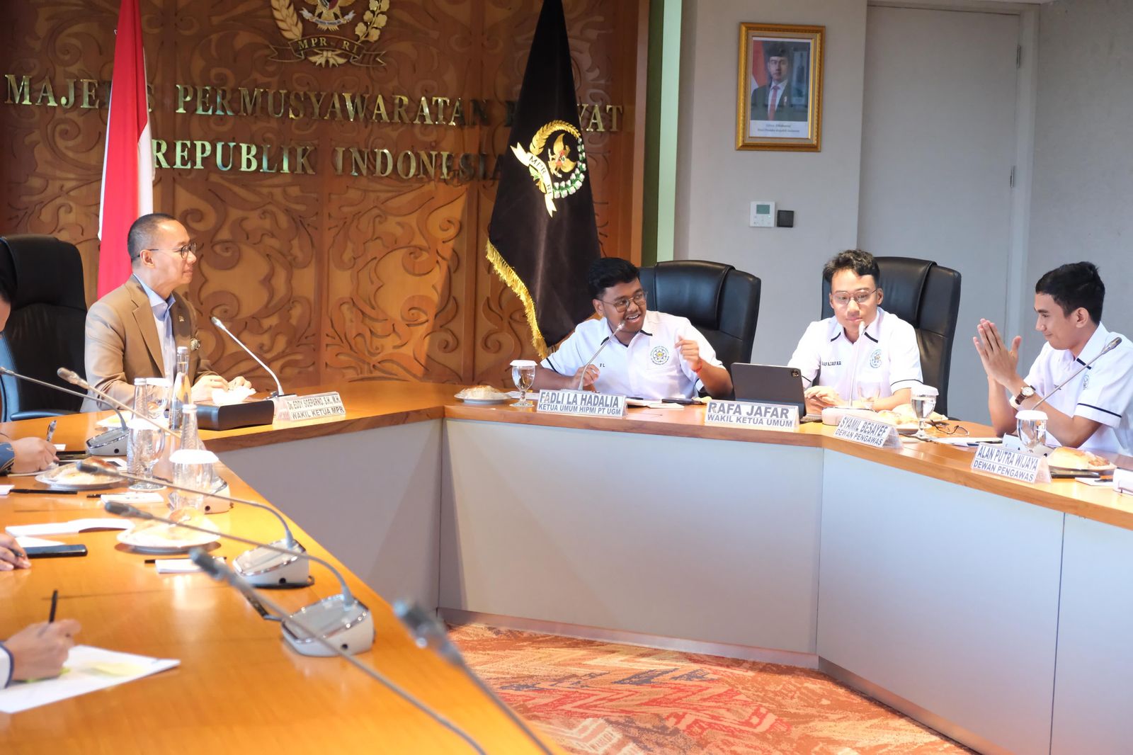 IMG 20250423 WA0011 - HIPMI PT UGM Sambangi Wakil Ketua MPR, Bahas Tantangan Pengangguran dan Bonus Demografi