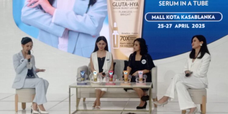 Ariel Tatum Dukung Vaseline x SKIN+ Clinic Hadirkan “Gluta-Hya Beauty Clinic” untuk Wujudkan Skin Goals Glowing