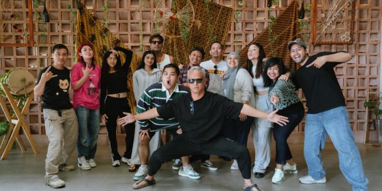 Film "Rohtrip" Mulai Syuting, Angkat Kisah Horor Komedi Perjalanan 1 Film “Rohtrip” Mulai Syuting, Angkat Kisah Horor Komedi Perjalanan