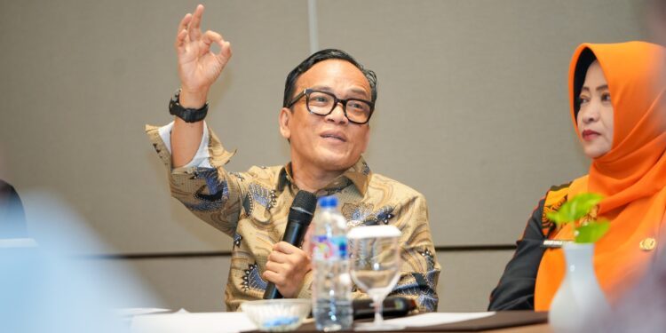 Wamenaker Ajak Pengusaha Industri Tekstil Bersatu Bangun Indonesia