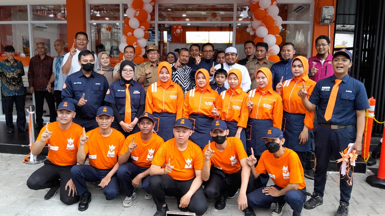 16b2a84d a29f 46c1 bf82 ed641e0ef532 2 - Almaz, "Ayam Goreng Saudi Nomor Satu di Indonesia" Resmikan Cabang ke - 103