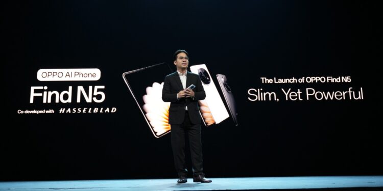 OPPO Find N5 Resmi Dipasarkan: Desain Elegan Setipis Paspor, Performa Multitasking Setara Laptop, dan Engsel Kuat Tahan Beban 50kg untuk Mendukung Bisnis dan Gaya Hidup Konsumen Premium 1 OPPO Find N5,
