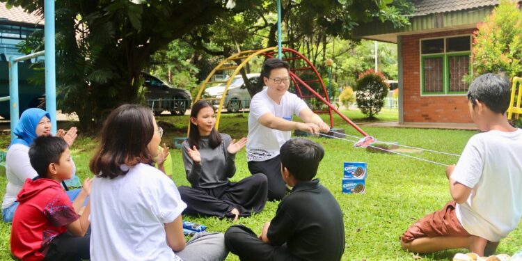Oreo Berbagi Serunya Berilmu, Oreo Ajak Anak-Anak Yatim Piatu Saksikan Peluncuran Perdana Oreo Space Dunk ke Luar Angkasa 1 oreo