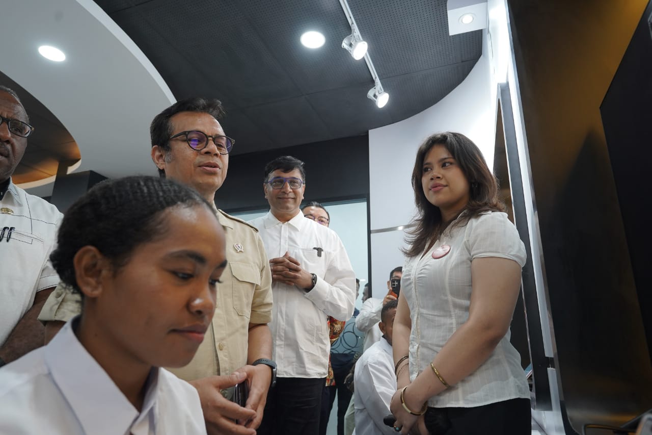 Indosat Ooredoo Hutchison Resmikan AI Experience Center di Jayapura, Hadirkan Manfaat Nyata AI bagi Masyarakat Indonesia Timur 3 46972ed3 4f53 4e61 87bb 97142a1288a5 - Indosat Ooredoo Hutchison Resmikan AI Experience Center di Jayapura, Hadirkan Manfaat Nyata AI bagi Masyarakat Indonesia Timur