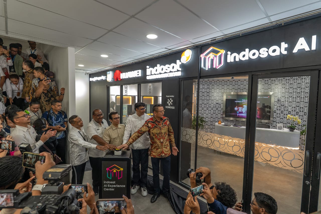 Indosat Ooredoo Hutchison Resmikan AI Experience Center di Jayapura, Hadirkan Manfaat Nyata AI bagi Masyarakat Indonesia Timur 2 998e981a 93c4 4624 9310 64e75886f008 - Indosat Ooredoo Hutchison Resmikan AI Experience Center di Jayapura, Hadirkan Manfaat Nyata AI bagi Masyarakat Indonesia Timur