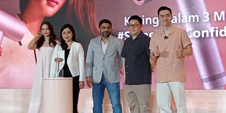Enzy Storia Ungkap Rahasia Percaya Diri Lewat Rambut Sehat dan Tertata Rapi dengan Philips BLDC Dryer S8000