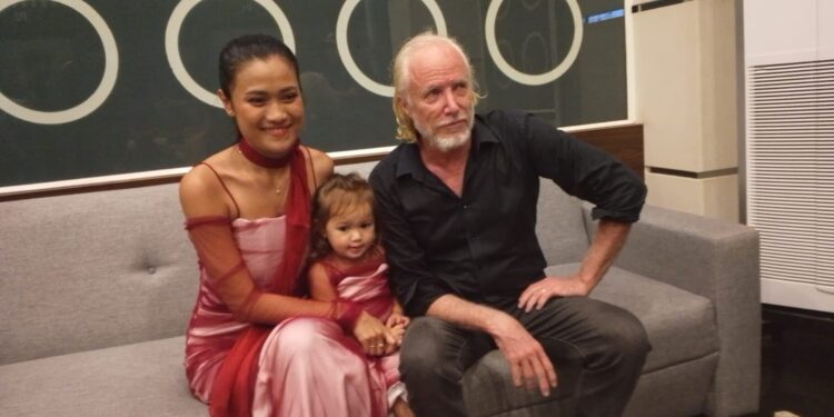 Andrew James Hadirkan Film Dokumenter “Tinton Dreams”, Kisah Legenda Balap Indonesia Tinton Soeprapto