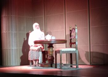 Tika Bravani Hidupkan Kembali Semangat Siti Walidah di Panggung Teater
