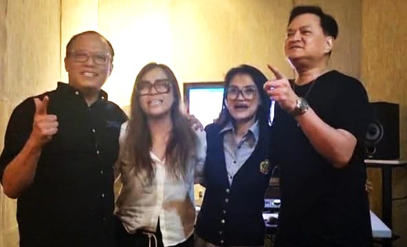 Hengkang dari Kahitna, Jadi Host di TV, Kini Putar Setir ke Public Speaking 2 Ronni DKK - Hengkang dari Kahitna, Jadi Host di TV, Kini Putar Setir ke Public Speaking