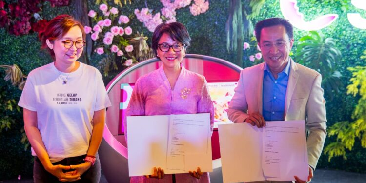 Indosat Perkuat Inklusivitas Digital Lewat SheHacks 2025: Gerakan #UnlockingShe untuk Pemberdayaan Perempuan 1 indosat