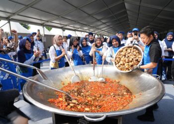Rayakan HUT ke-26 dan Hari Lahir Pancasila, PNM Gandeng Bobon Santoso Gelar Aksi Berbagi Ribuan Makanan