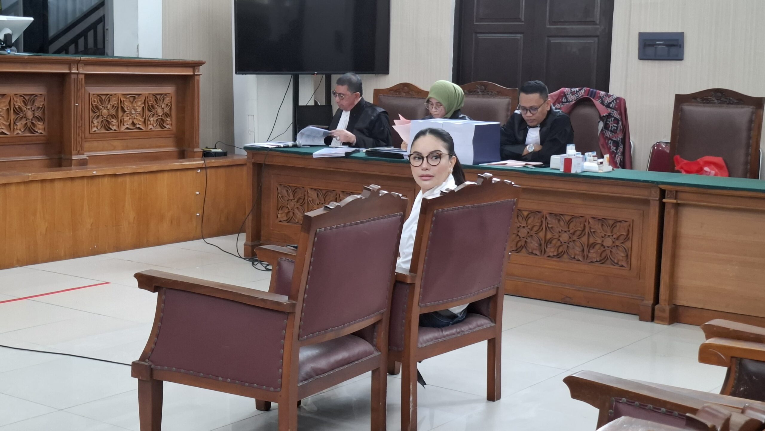 IMG 20250628 WA0003 scaled - Kasus Pemerasan Skincare: Nikita Mirzani Tuntut Uang Tutup Mulut, Jaksa Ungkap Bukti Lengkap