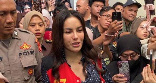 Jaksa Tolak Eksepsi Nikita Mirzani, Sidang Kasus Pemerasan dan TPPU Tetap Berlanjut 1 Jaksa Tolak Eksepsi Nikita Mirzani, Sidang Kasus Pemerasan dan TPPU Tetap Berlanjut