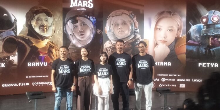 Kisah Pelangi, Robot Batik, dan Misi Penyelamat Bumi di Film "Pelangi di Mars" 1 Kisah Pelangi, Robot Batik, dan Misi Penyelamat Bumi di Film “Pelangi di Mars”