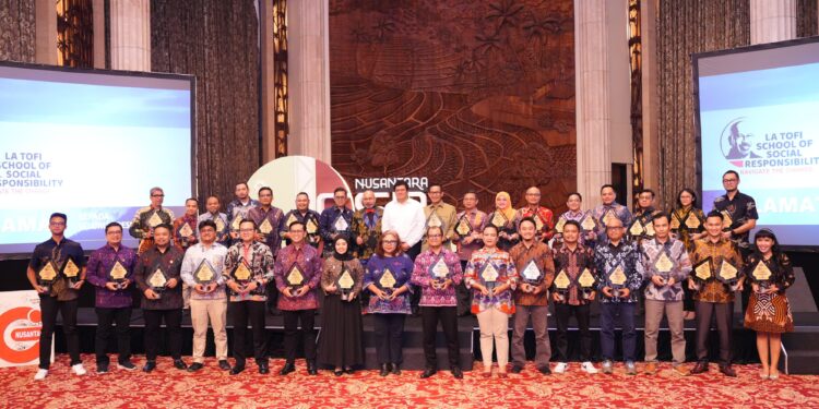 PT PLN (Persero) kembali menorehkan prestasi membanggakan pada Nusantara CSR Awards 2025 1 PLN