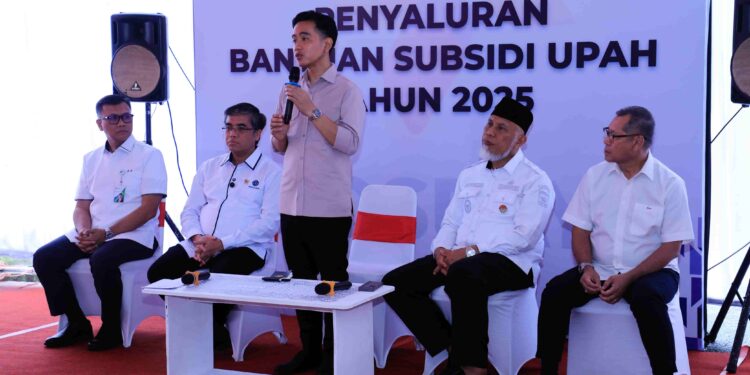 Tinjau Penyaluran BSU di Padang, Wapres Ingatkan Bantuan Jangan untuk Judol