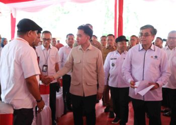 Menaker Dampingi Wapres Pantau Proses Penyaluran BSU di Pekanbaru