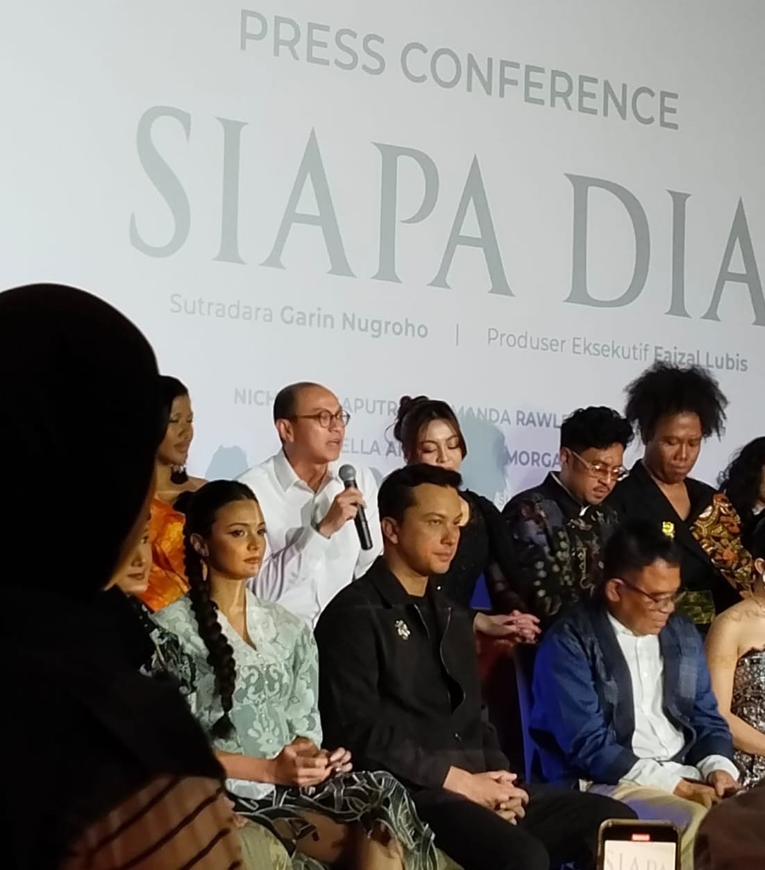 9047ef40 41ea 4529 940e b883672dc308 - "Siapa Dia" Kisah Cinta dan Sejarah dalam Balutan Musikal Epik Garin Nugroho