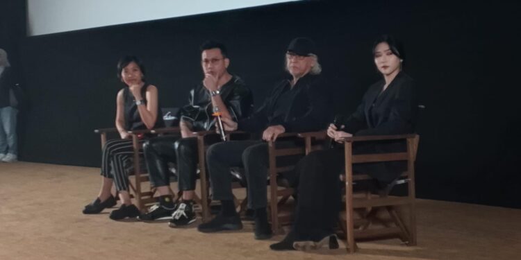 Kolaborasi Dua Generasi, Iwan Fals dan Isyana Sarasvati Hidupkan Tragedi Panji Tengkorak Lewat “Bunga Terakhir”