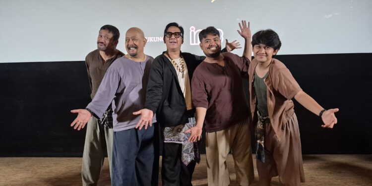 “Senyum Membawa Luka” Hadir dengan Nuansa Baru, Enam Komedian Gabung di Soundtrack Film Kang Solah From Kang Mak X Nenek Gayung