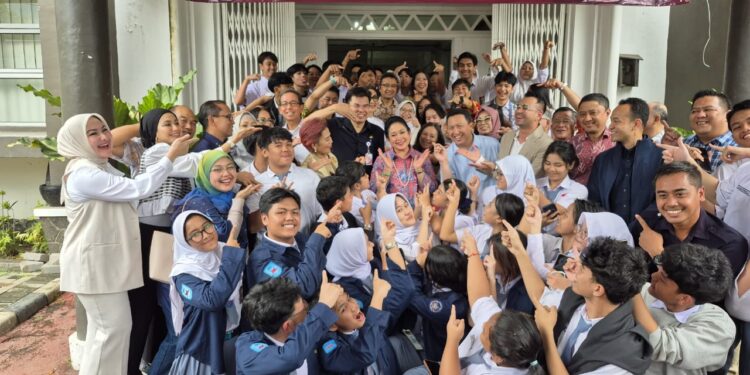 Raffi Ahmad Nostalgia di SMA 3 Jakarta, Kini Jadi Motor Reuni Akbar Alumni