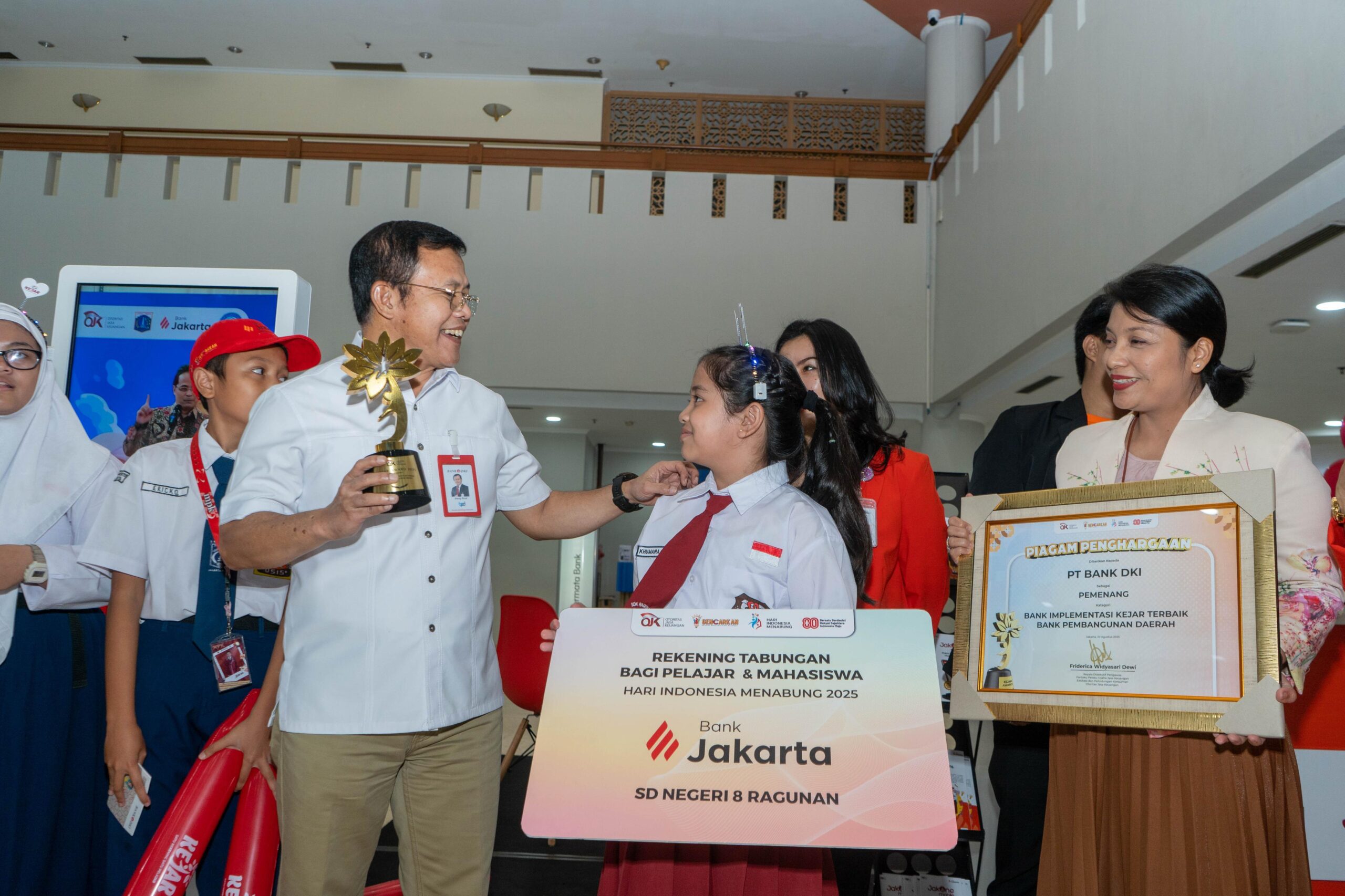 IMG 20250824 WA0012 1 scaled - Bank Jakarta Raih KEJAR Award 2025, Catat Rp 1,7 Triliun Tabungan Pelajar