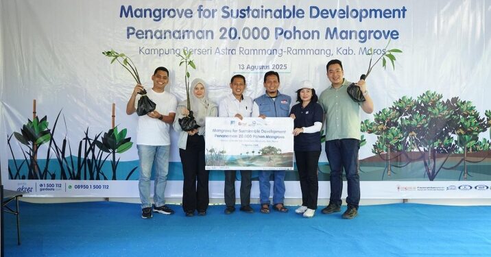 Kolaborasi Astra Group dan Kalla Toyota Tanam 20.000 Bibit Mangrove di KBA Rammang-Rammang, Maros
