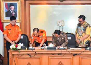 Kemenhut-Basarnas Sepakat Kerjasama Penyelenggaraan Pencarian dan Pertolongan di Kawasan Hutan 1 Kemenhut-Basarnas Sepakat Kerjasama Penyelenggaraan Pencarian dan Pertolongan di Kawasan Hutan