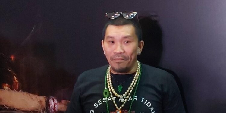 Mongol Stres Rela Dibayar Murah Demi Pesan Moral di Film “Gereja Setan”