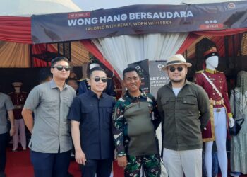 Sentuhan Mode di Balik Parade Militer: Kisah Wong Hang Bersaudara di TNI Fair 2025 6 IMG 20250923 WA0004 - Sentuhan Mode di Balik Parade Militer: Kisah Wong Hang Bersaudara di TNI Fair 2025