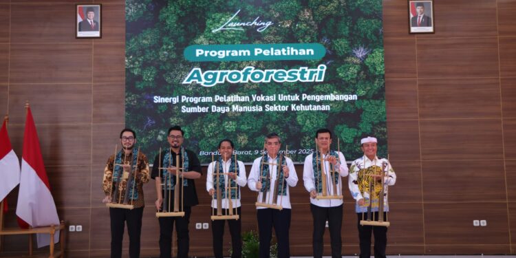 Menaker Dorong Masyarakat Sekitar Kawasan Miliki Keterampilan Agroforestri Tanpa Merusak Eksosistem Hutan