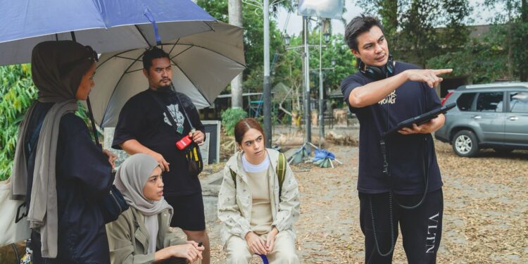 Baim Wong Sukses Jadi Sutradara, Film Lembayung Raih Penghargaan hingga Nominasi Internasional 1 Baim Wong Sukses Jadi Sutradara, Film Lembayung Raih Penghargaan hingga Nominasi Internasional