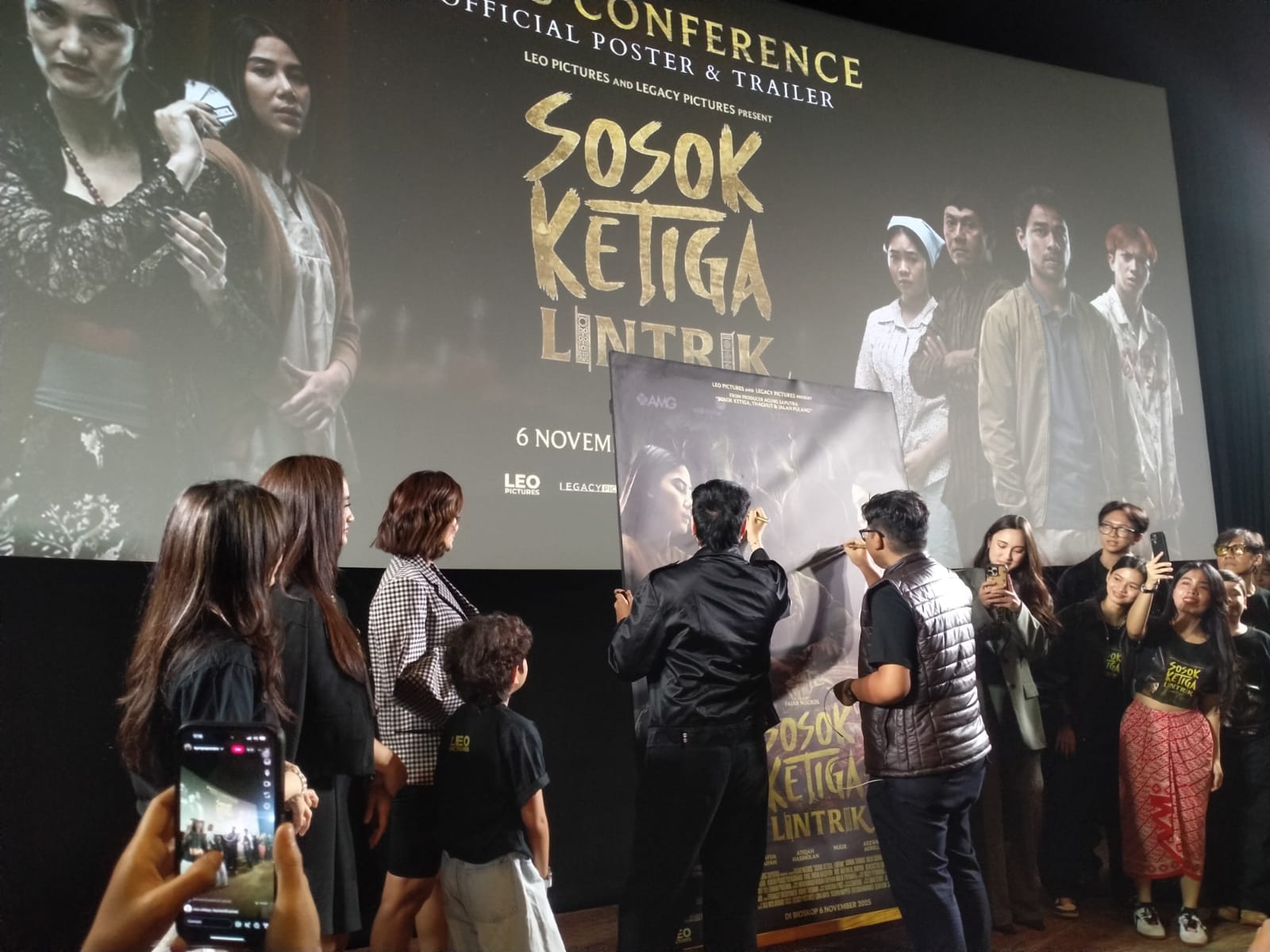 IMG 20251010 WA0027 - Atiqah Hasiholan Jalani Tantangan Baru: Menari sebagai Dukun Lintrik dalam Film Horor Terbarunya