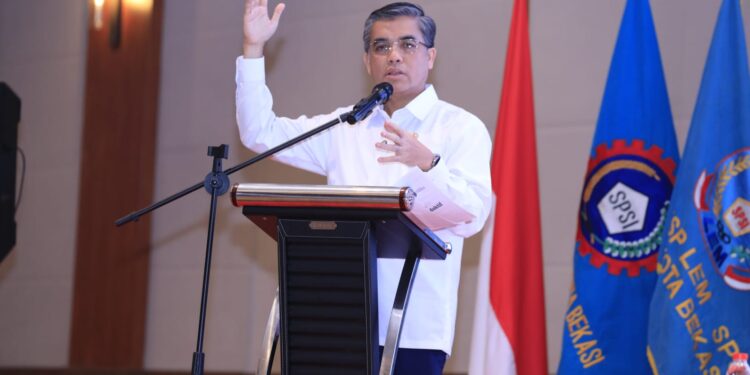 Menaker Yassierli Sampaikan Pentingnya SDM Kuat dan Hubungan Industrial Harmonis 