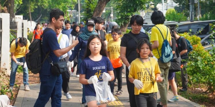 GPF Indonesia dan Trash Hero Jakarta Gelar Aksi “Clean the City” di Lapangan Banteng: Rayakan Sumpah Pemuda dengan Aksi Nyata Peduli Lingkungan 1 Clean the City