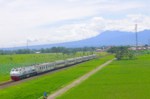 Dari Pantai hingga Kebun Teh, Wisata Batang Kini Kian Mudah Dijangkau Kereta Api 1 Argo Muria New Generation