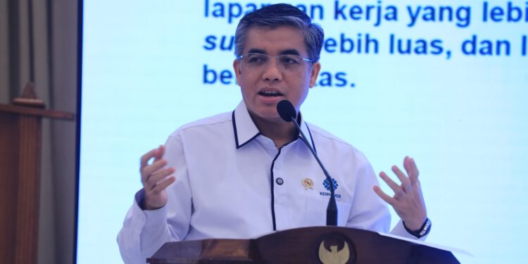 Menaker: Peningkatan Produktivitas Merupakan tantangan utama yang perlu dihadapi bersama 1 Menaker: Peningkatan Produktivitas Merupakan tantangan utama yang perlu dihadapi bersama
