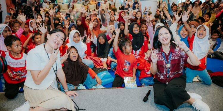 PIK2 Ajak 120 Anak Pesisir Rayakan Bulan Bahasa Lewat Program Pojok Literasi bersama Kak Rara 1 PIK2 Ajak 120 Anak Pesisir Rayakan Bulan Bahasa Lewat Program Pojok Literasi bersama Kak Rara