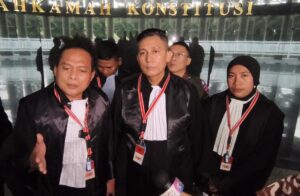 Didampingi Deolipa Yumara, Firdaus Oiwobo Cari Kepastian Status Advokat di MK 2 IMG 20251120 WA0009 - Didampingi Deolipa Yumara, Firdaus Oiwobo Cari Kepastian Status Advokat di MK