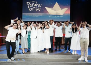 PERAHU KERTAS